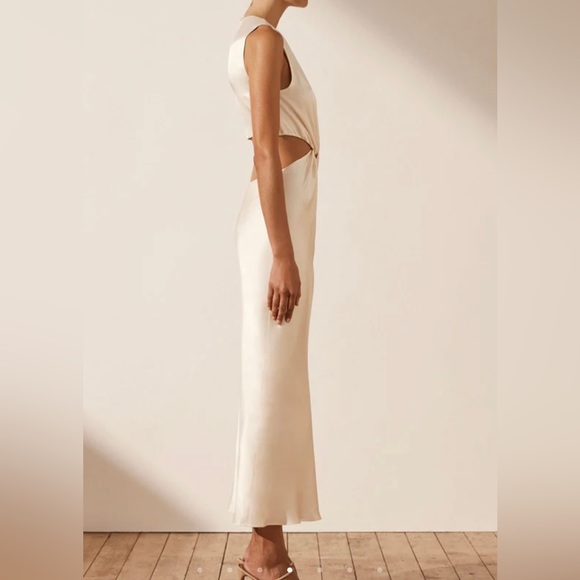 Shona Joy LA LUNE TWIST FRONT SLEEVELESS MIDI DRESS in CREAM - Picture 3 of 4